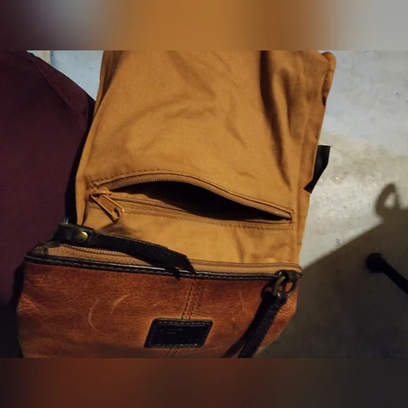 Fossil crossbody purse - Picture 2 of 15